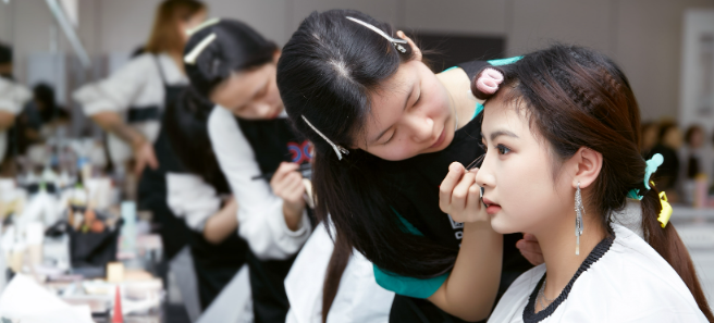 化妆师学校